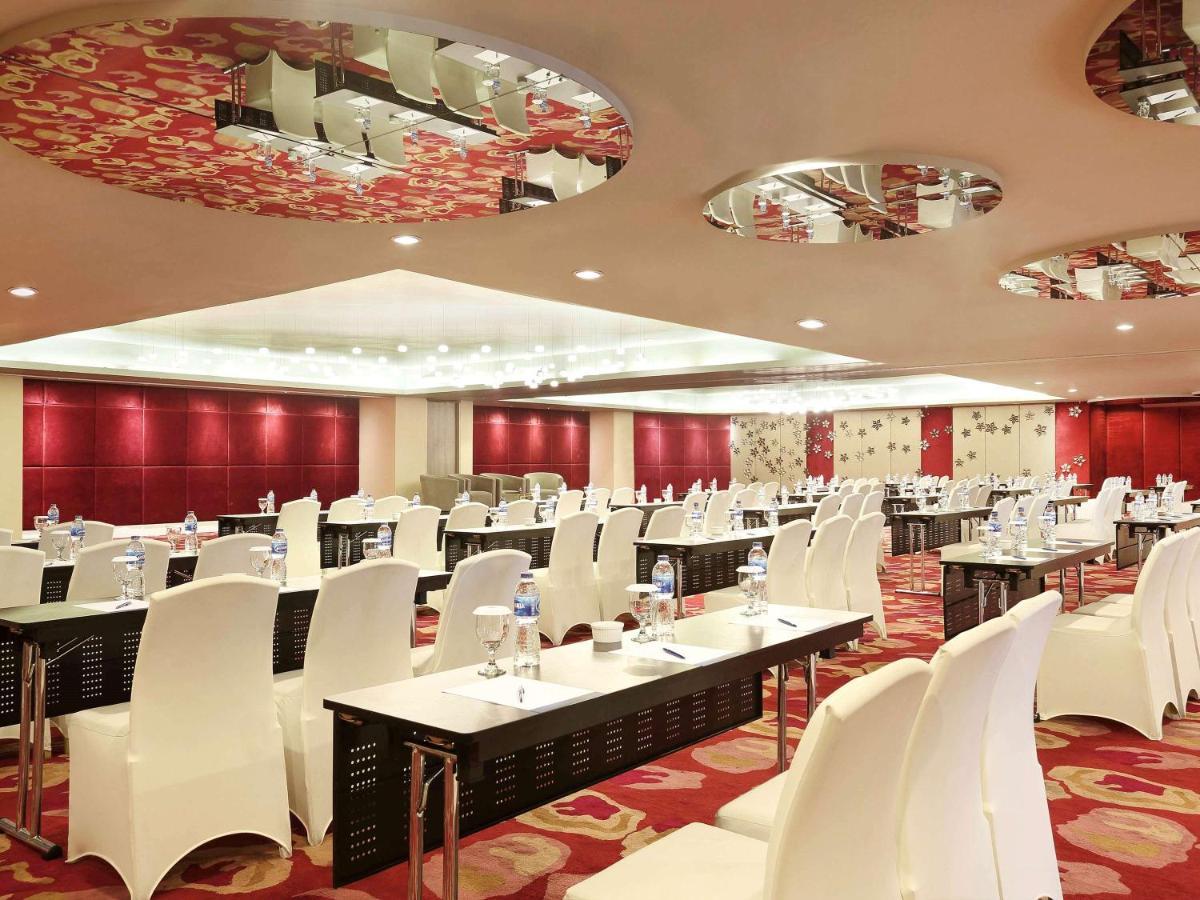Novotel Jakarta Gajah Mada Экстерьер фото