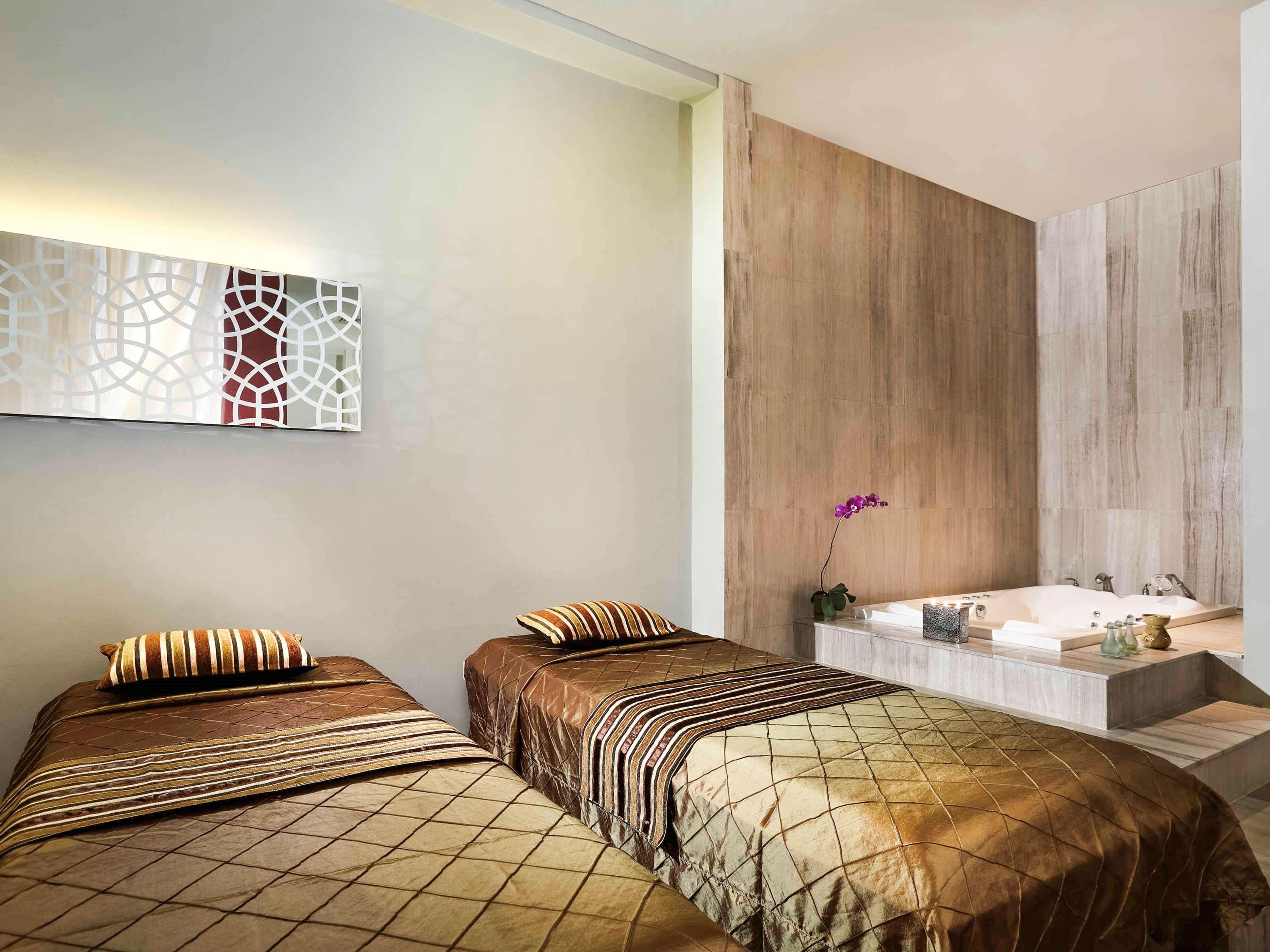Novotel Jakarta Gajah Mada Экстерьер фото