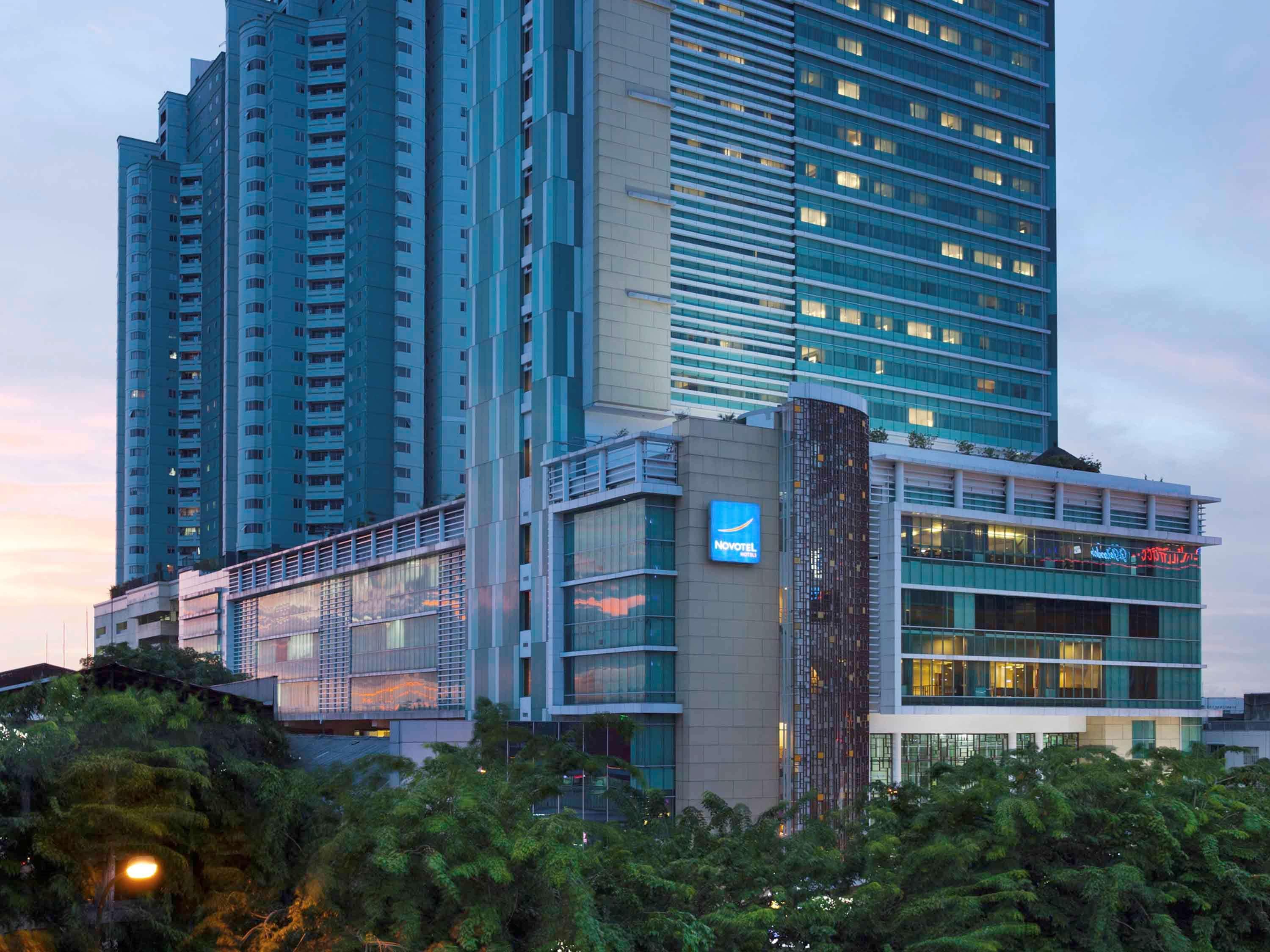 Novotel Jakarta Gajah Mada Экстерьер фото