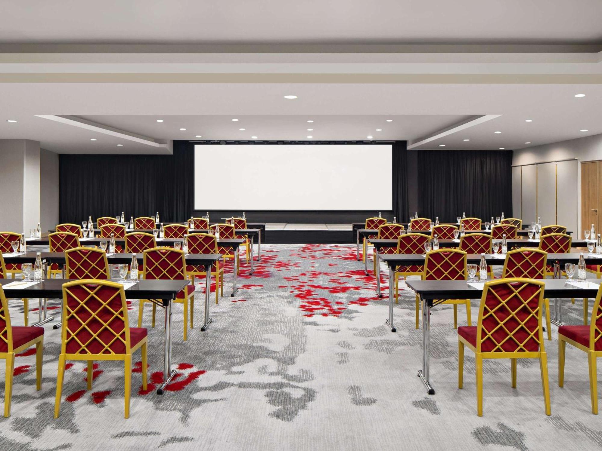 Novotel Jakarta Gajah Mada Экстерьер фото