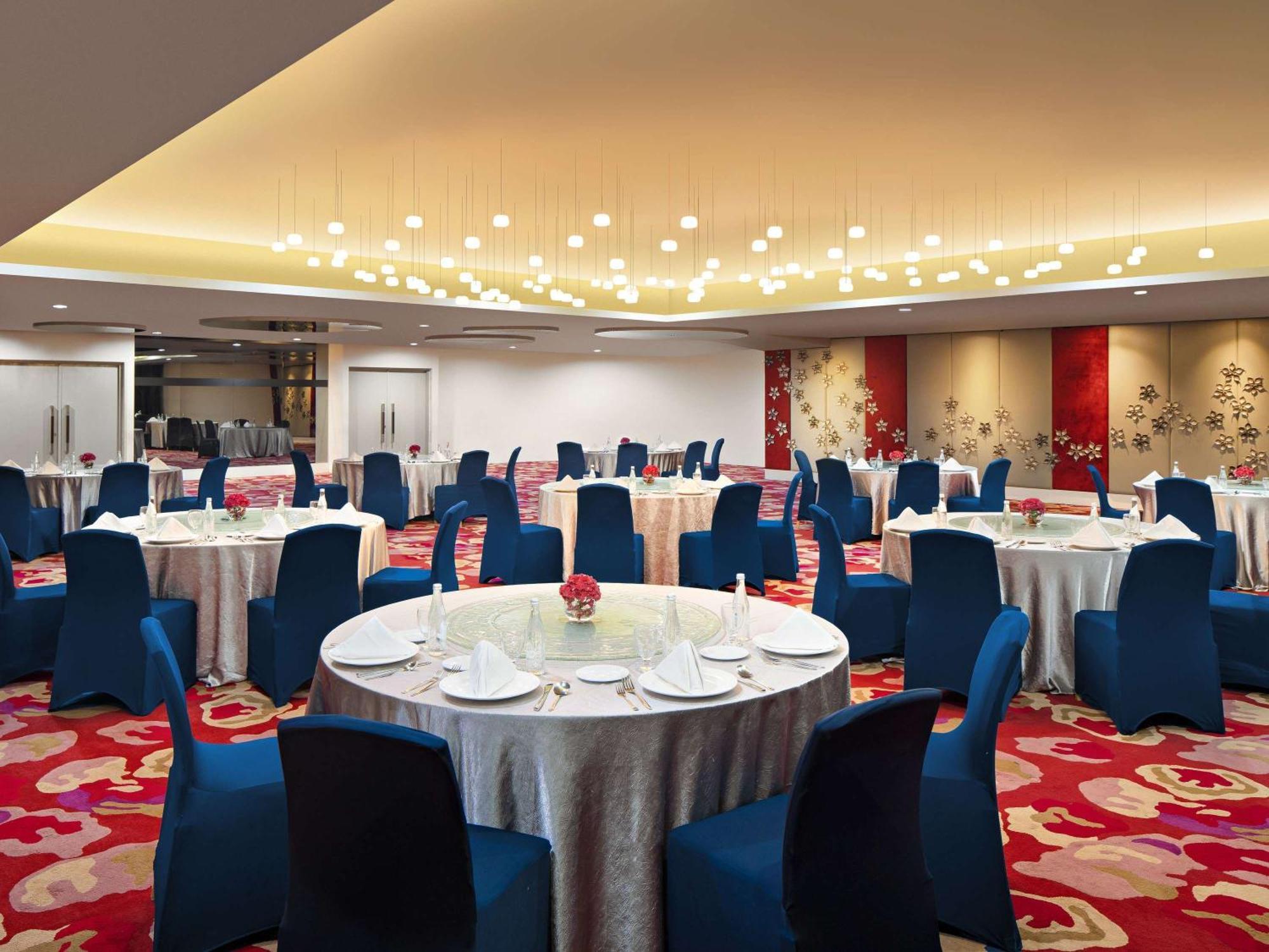 Novotel Jakarta Gajah Mada Экстерьер фото