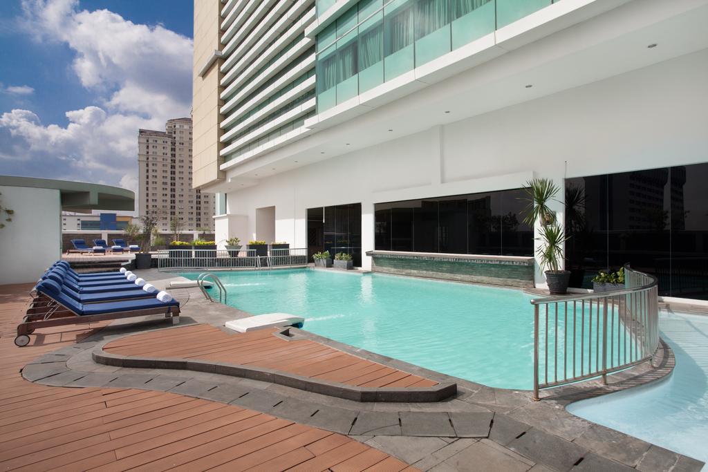 Novotel Jakarta Gajah Mada Экстерьер фото