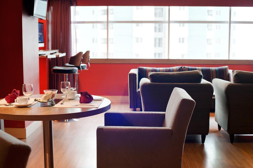 Novotel Jakarta Gajah Mada Экстерьер фото