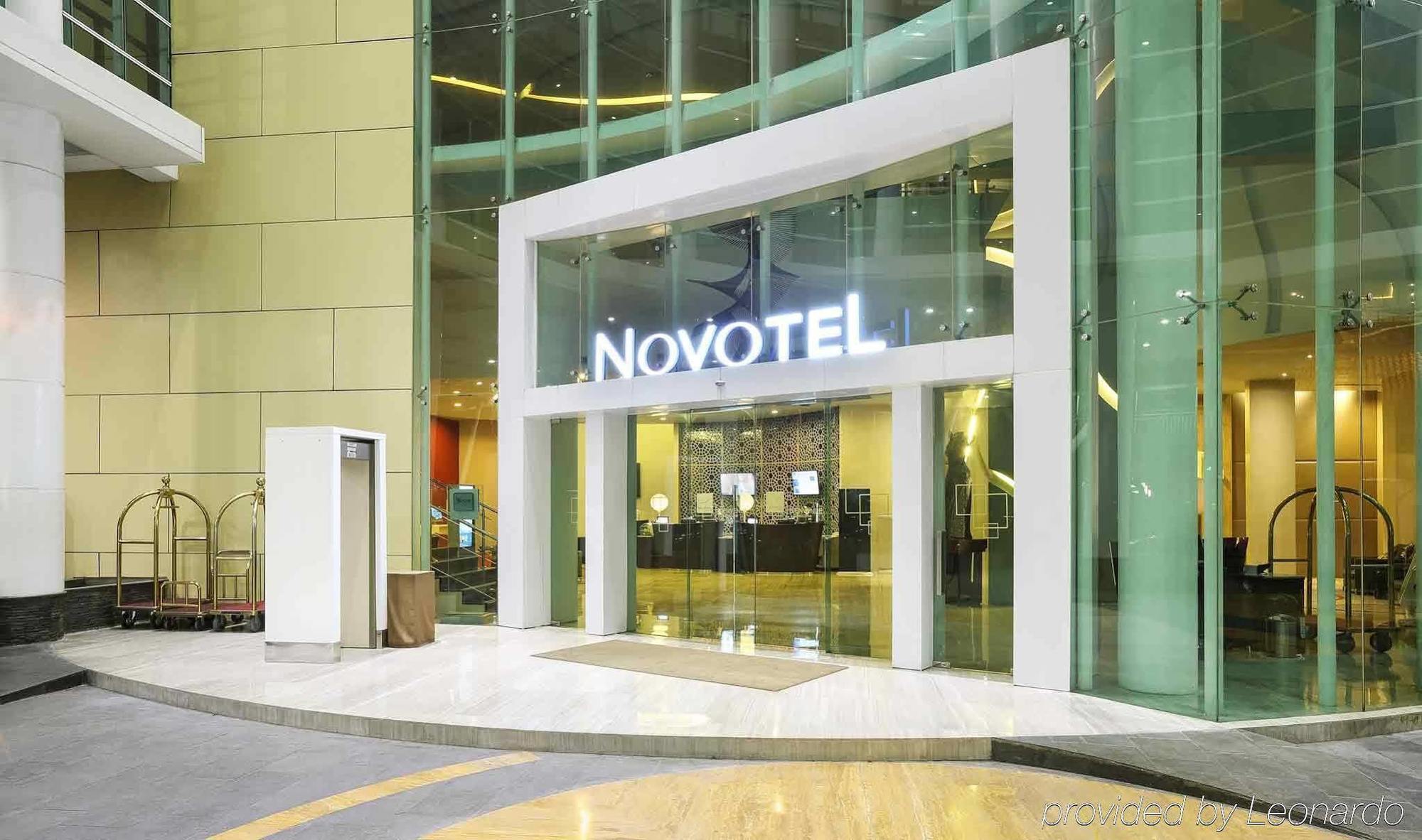 Novotel Jakarta Gajah Mada Экстерьер фото