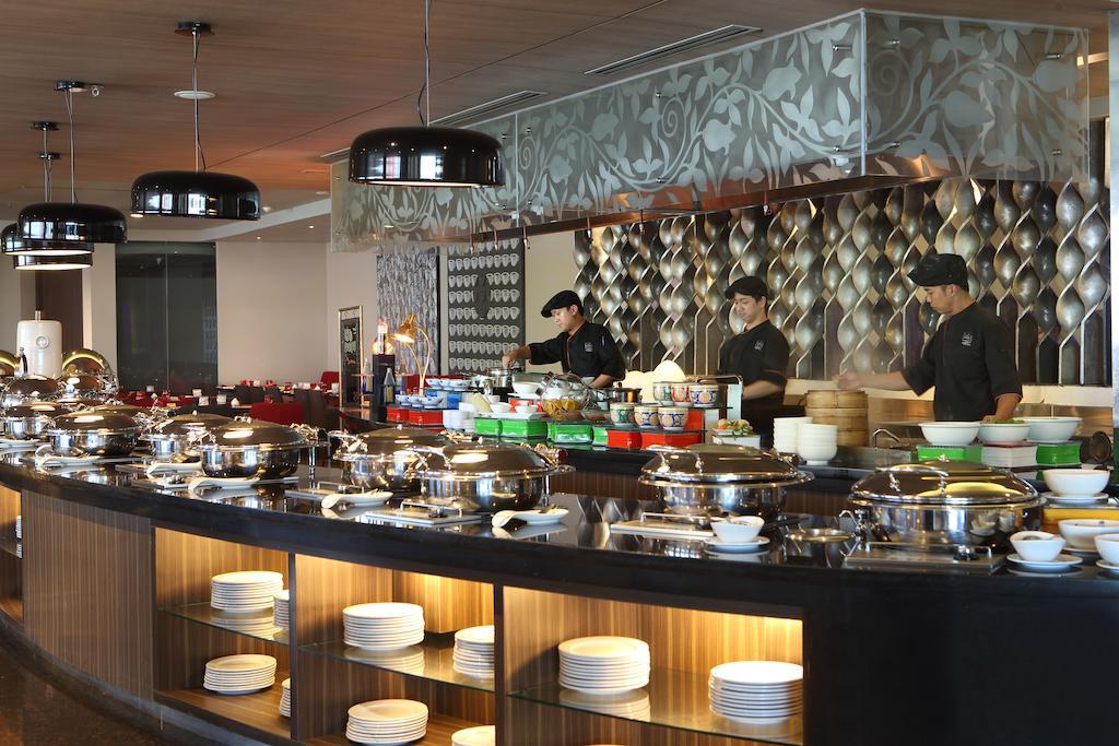 Novotel Jakarta Gajah Mada Экстерьер фото