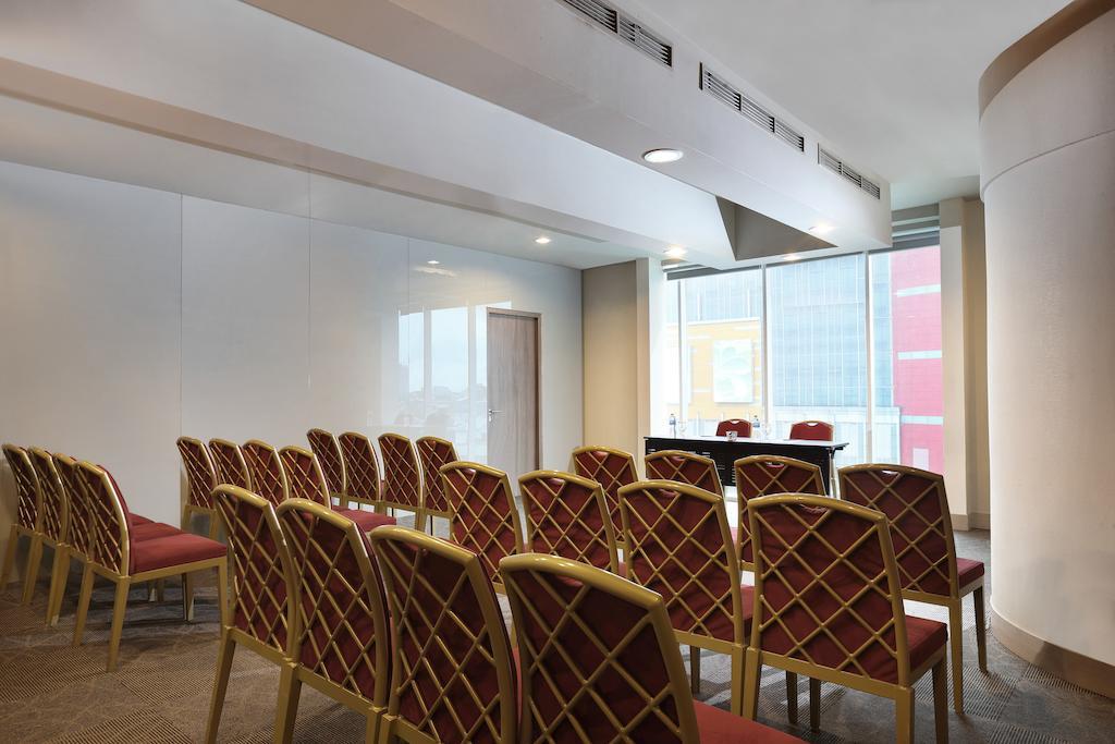 Novotel Jakarta Gajah Mada Экстерьер фото