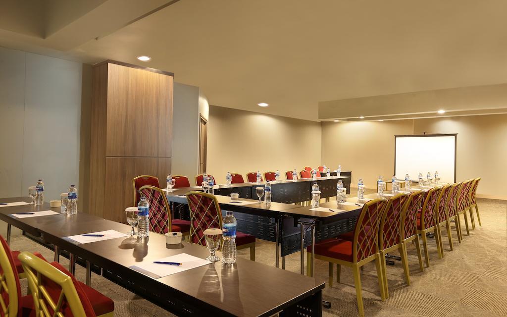 Novotel Jakarta Gajah Mada Экстерьер фото