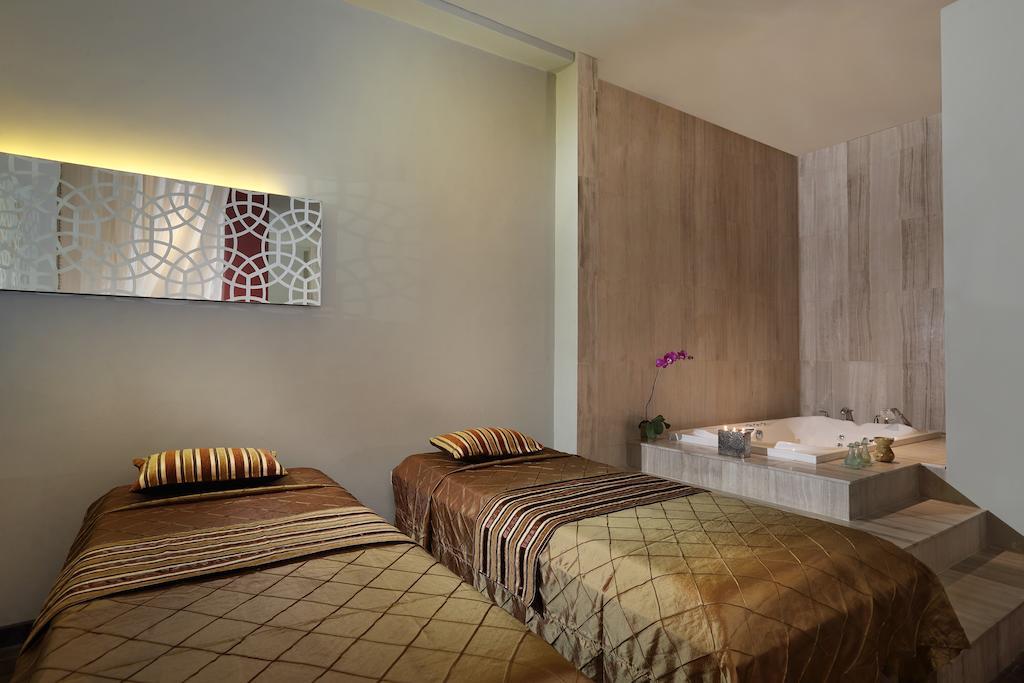 Novotel Jakarta Gajah Mada Экстерьер фото