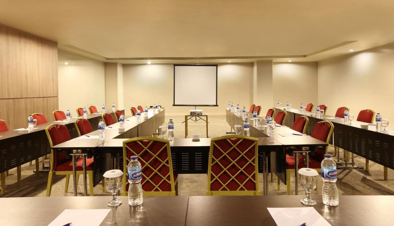 Novotel Jakarta Gajah Mada Экстерьер фото