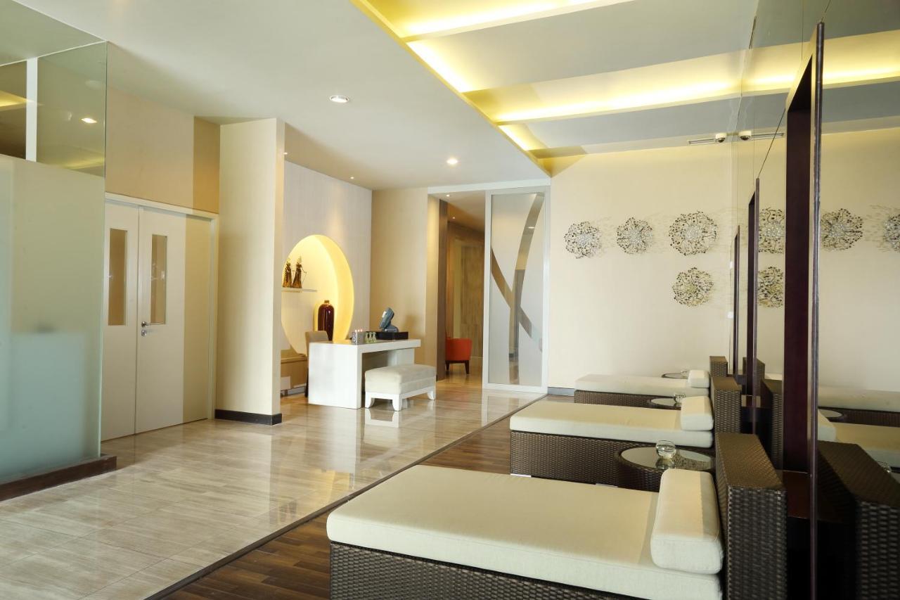 Novotel Jakarta Gajah Mada Экстерьер фото
