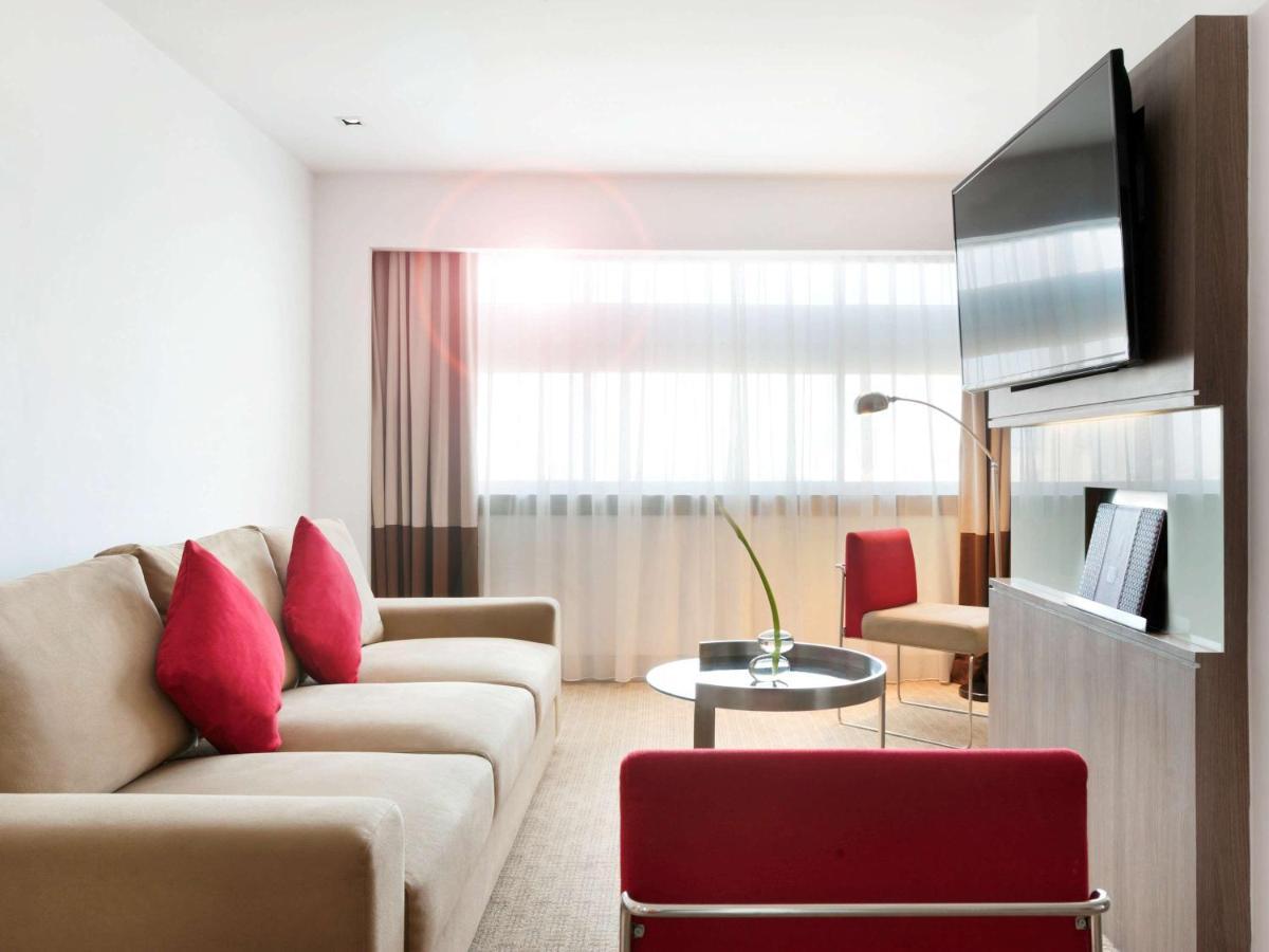 Novotel Jakarta Gajah Mada Экстерьер фото